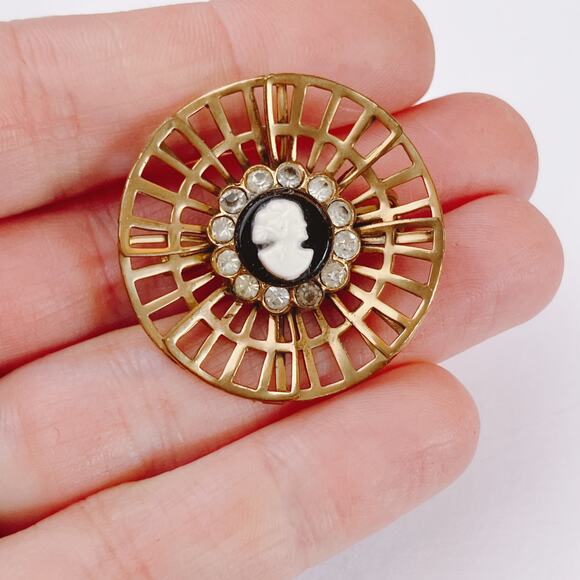 VTG Signed Coro Cameo Brooch Mid Century Gold Tone Openwork Rhinestone Pin 1950s - Picture 5 of 8